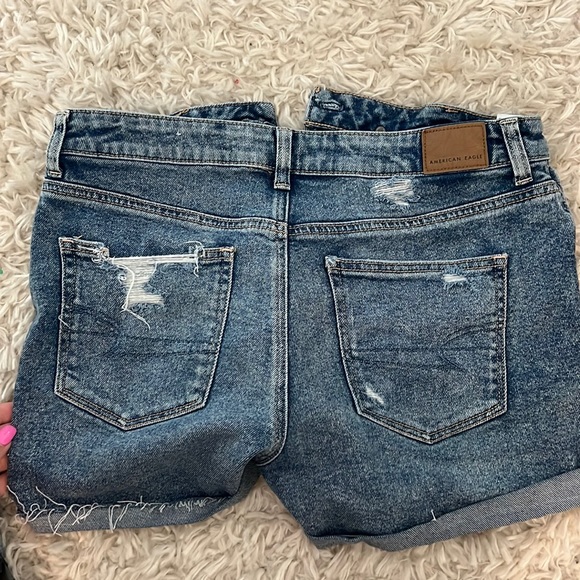 size 8 american eagle shorts, stretchy, in between color, good condition - Picture 1 of 3